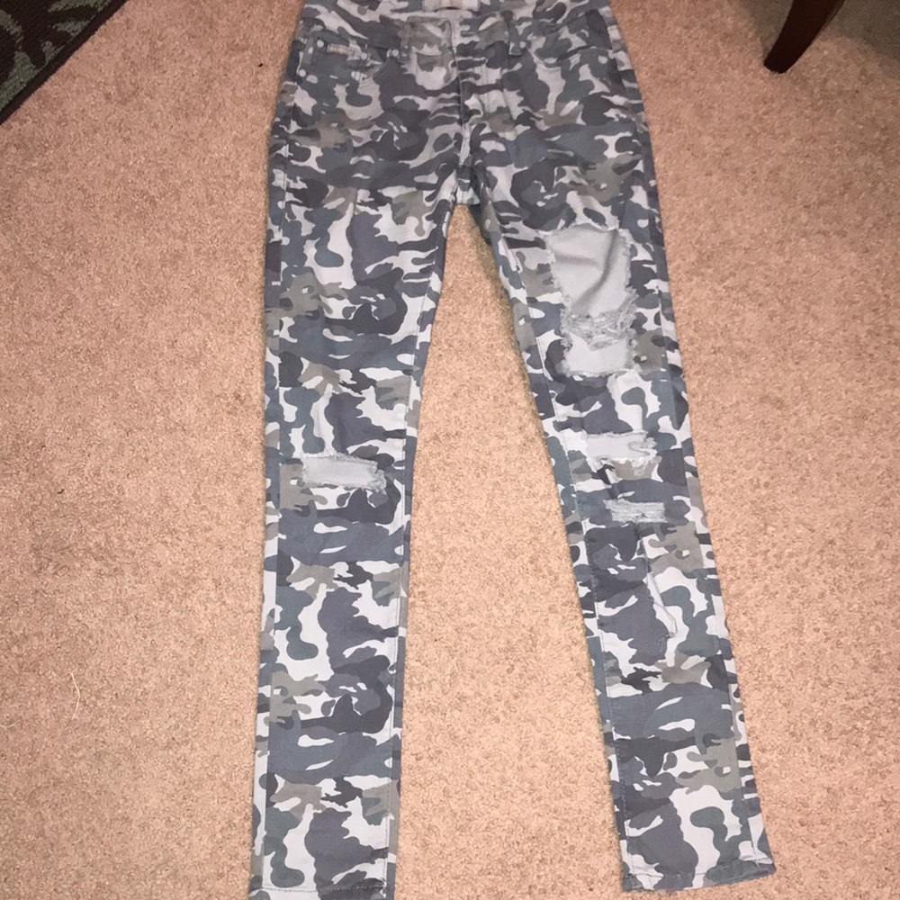 Camo stetchy Jeans with rips NEVER WORN